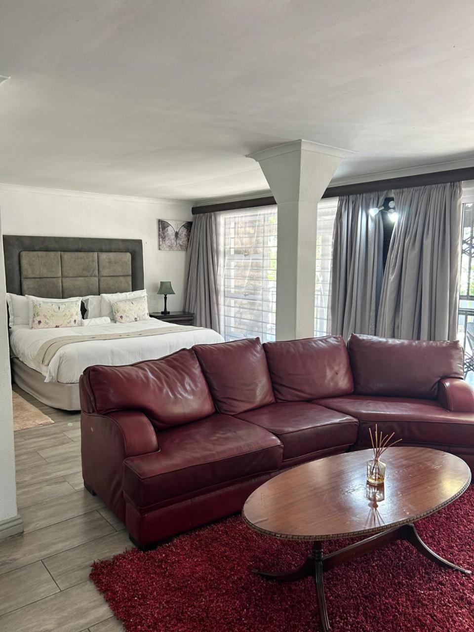 Calla Lily Guesthouse Mbombela Ngoại thất bức ảnh
