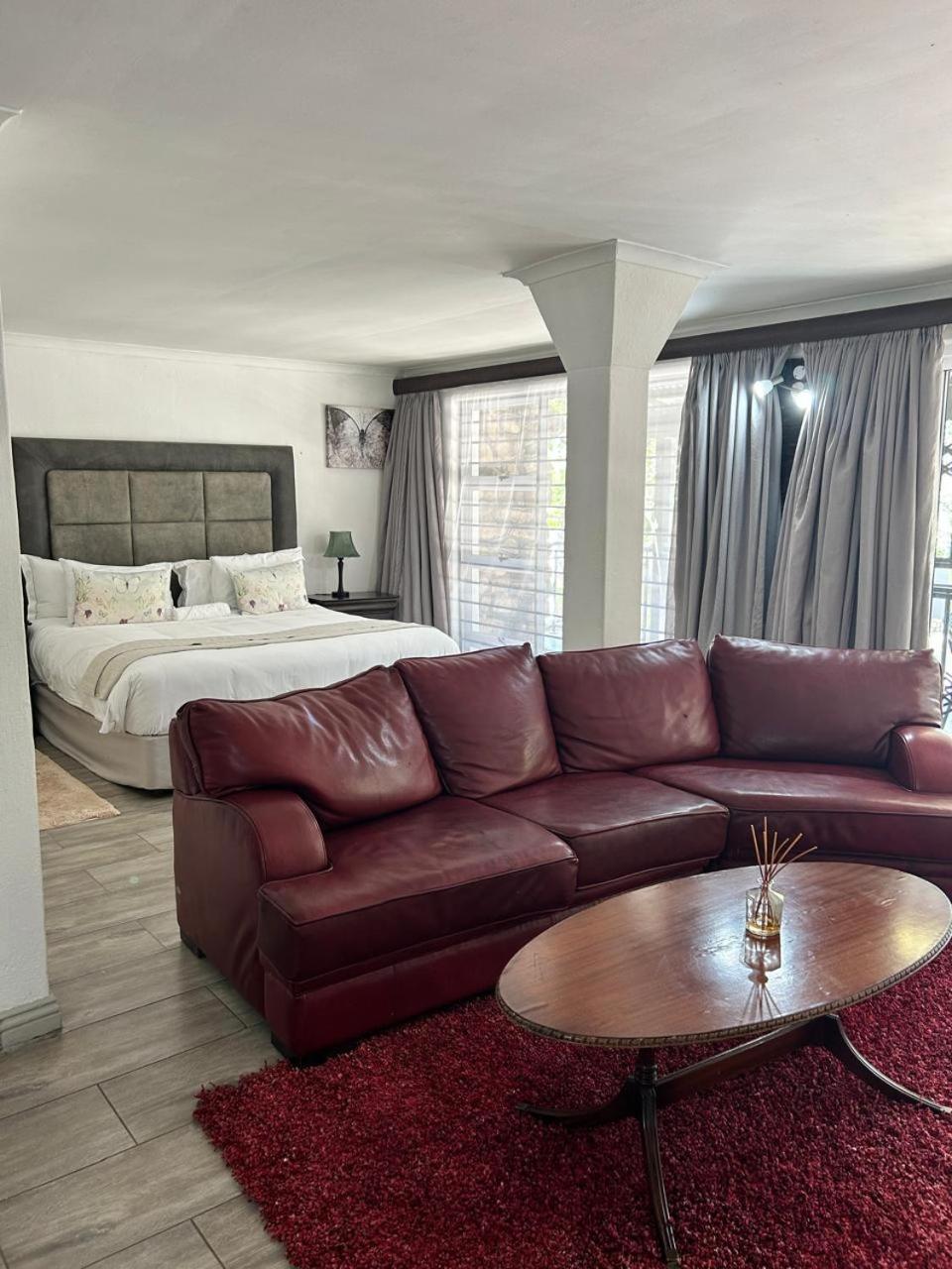 Calla Lily Guesthouse Mbombela Ngoại thất bức ảnh