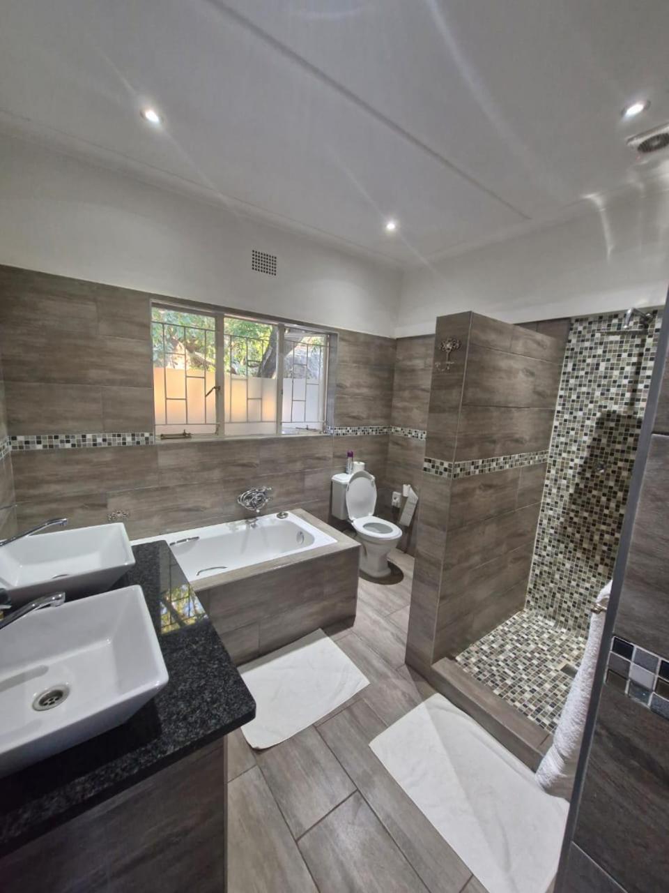 Calla Lily Guesthouse Mbombela Ngoại thất bức ảnh