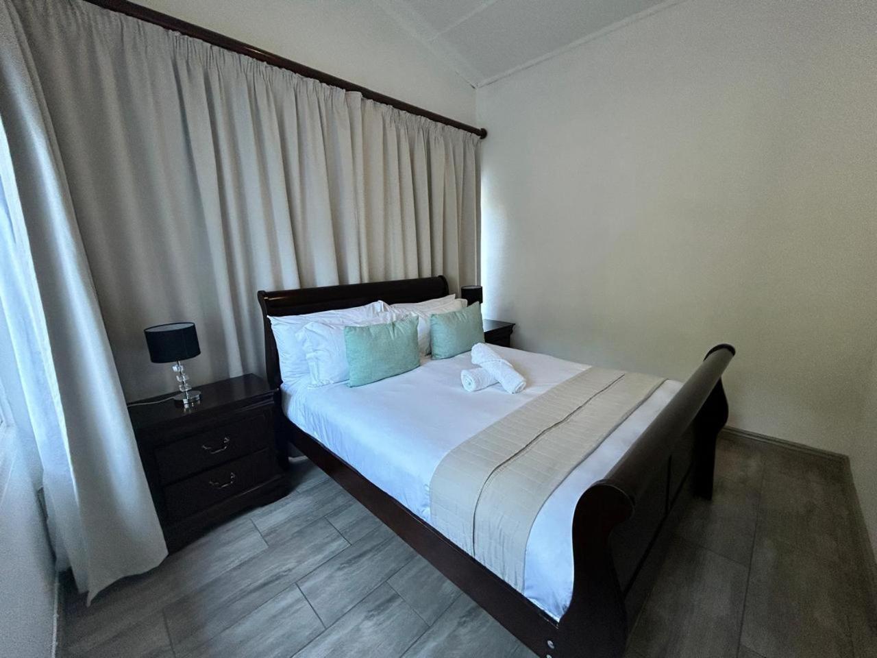 Calla Lily Guesthouse Mbombela Ngoại thất bức ảnh