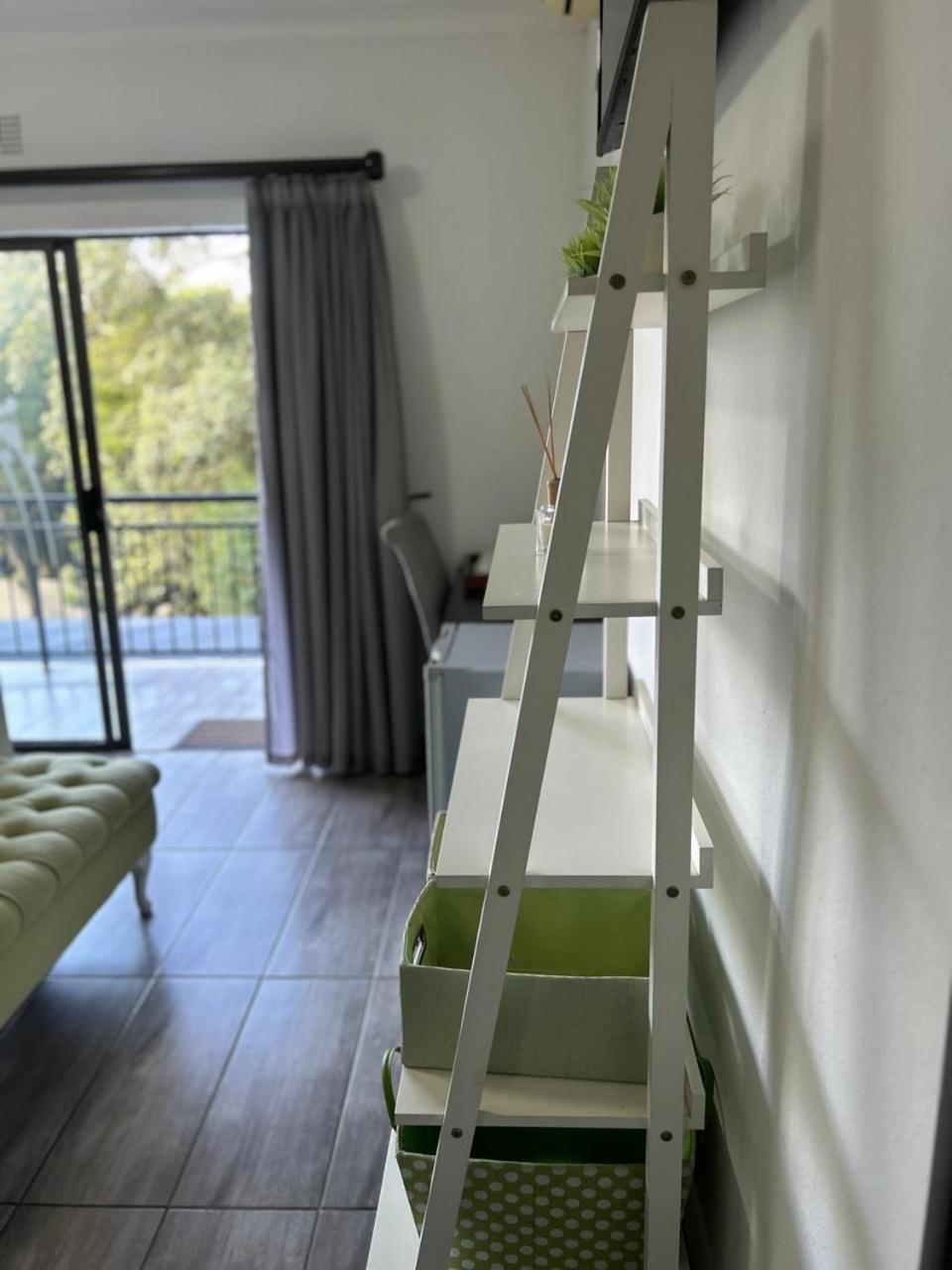 Calla Lily Guesthouse Mbombela Ngoại thất bức ảnh