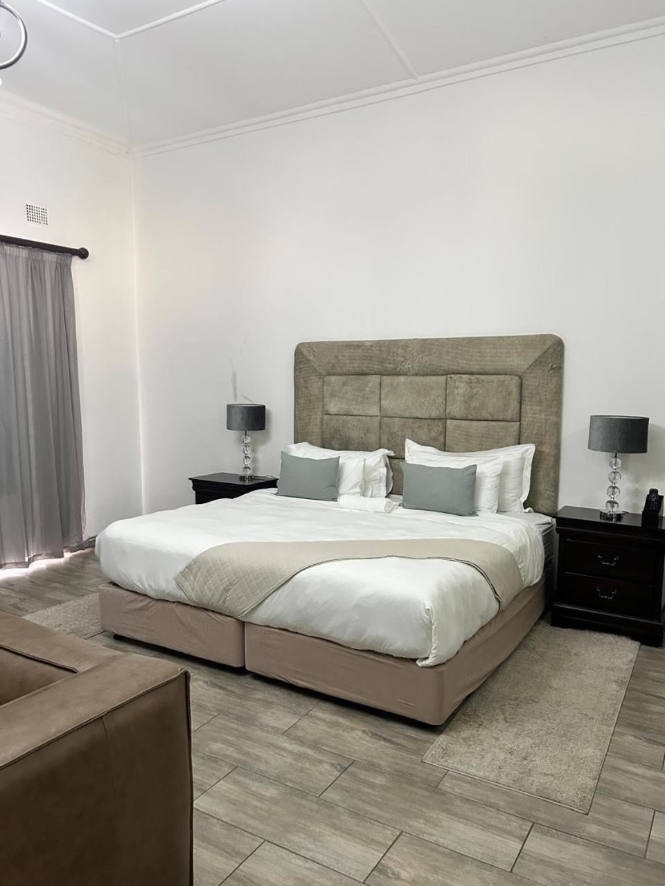 Calla Lily Guesthouse Mbombela Ngoại thất bức ảnh